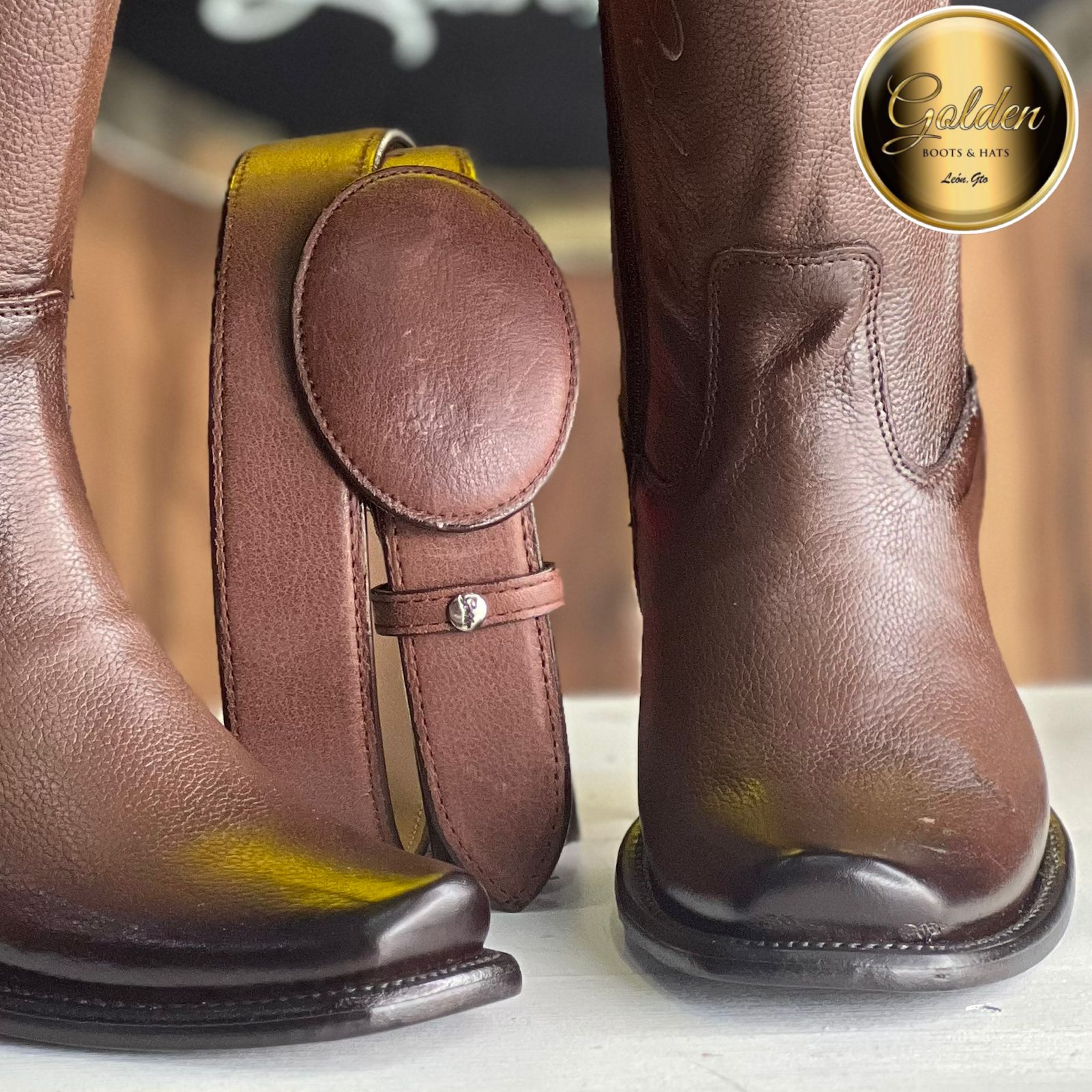 Botín Golden Venado Café & Cinto