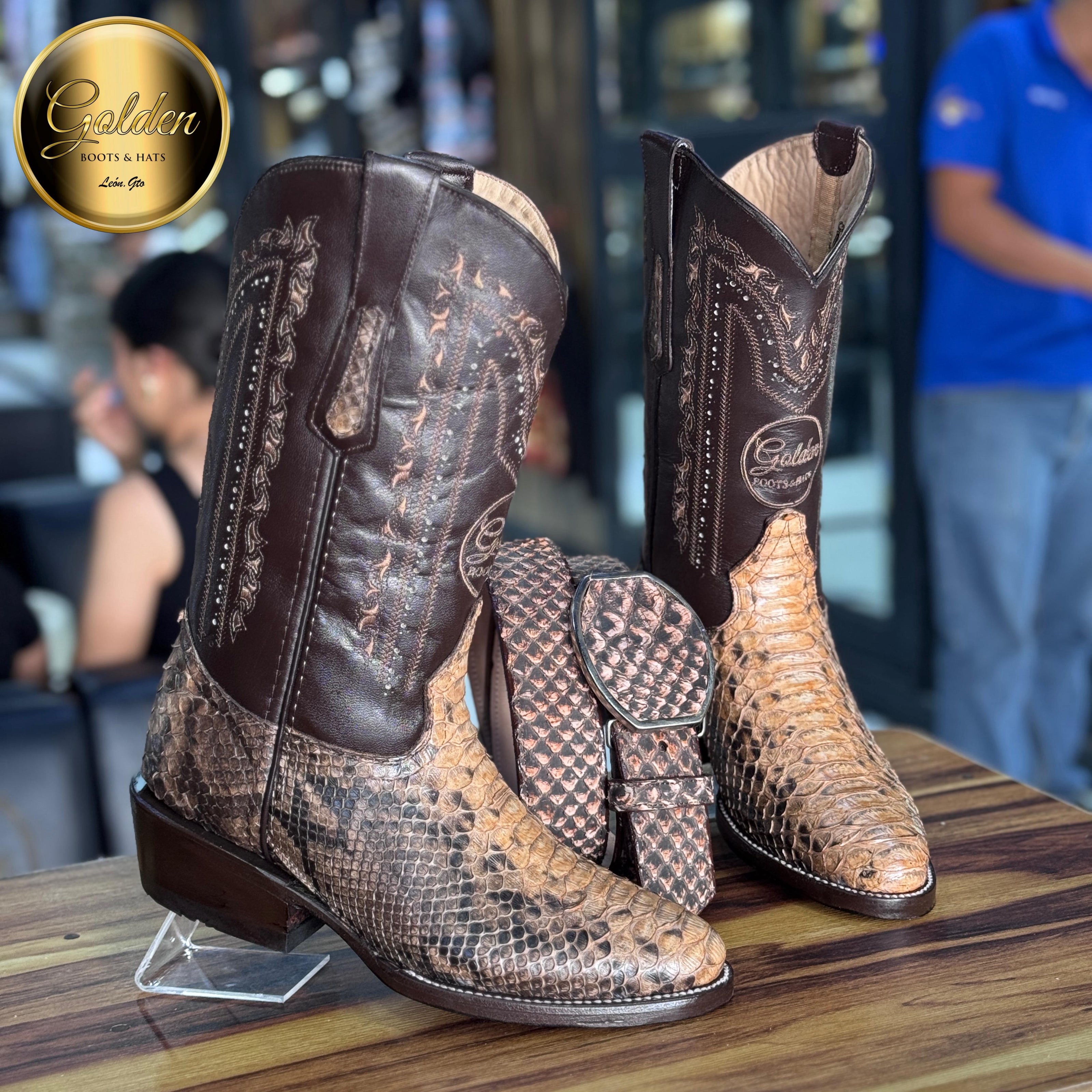 Bota Oval Golden Piton Taupe