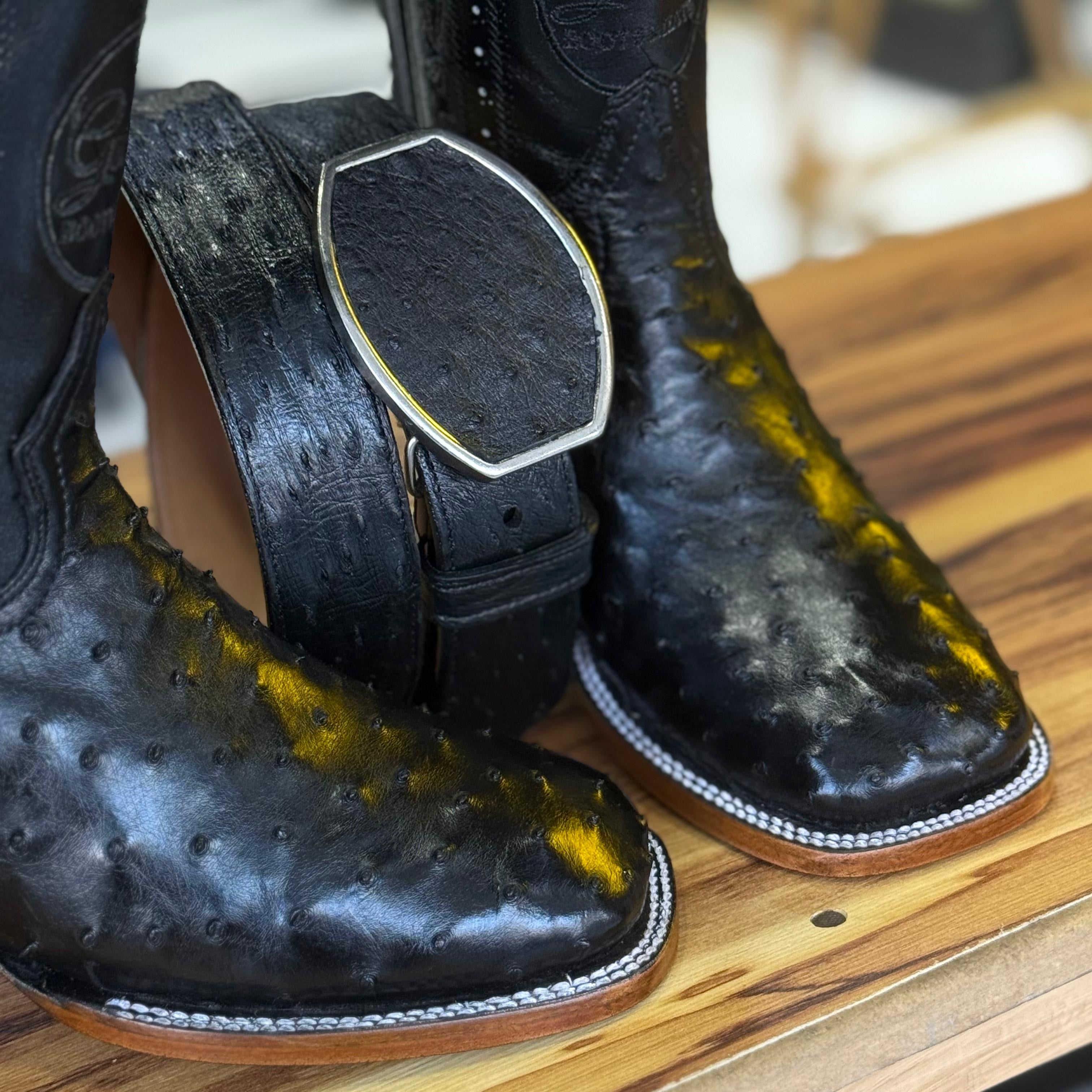 Bota Golden Bulldog Aveztruz Negro