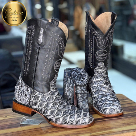 Bulldog Golden Pescado Periódico