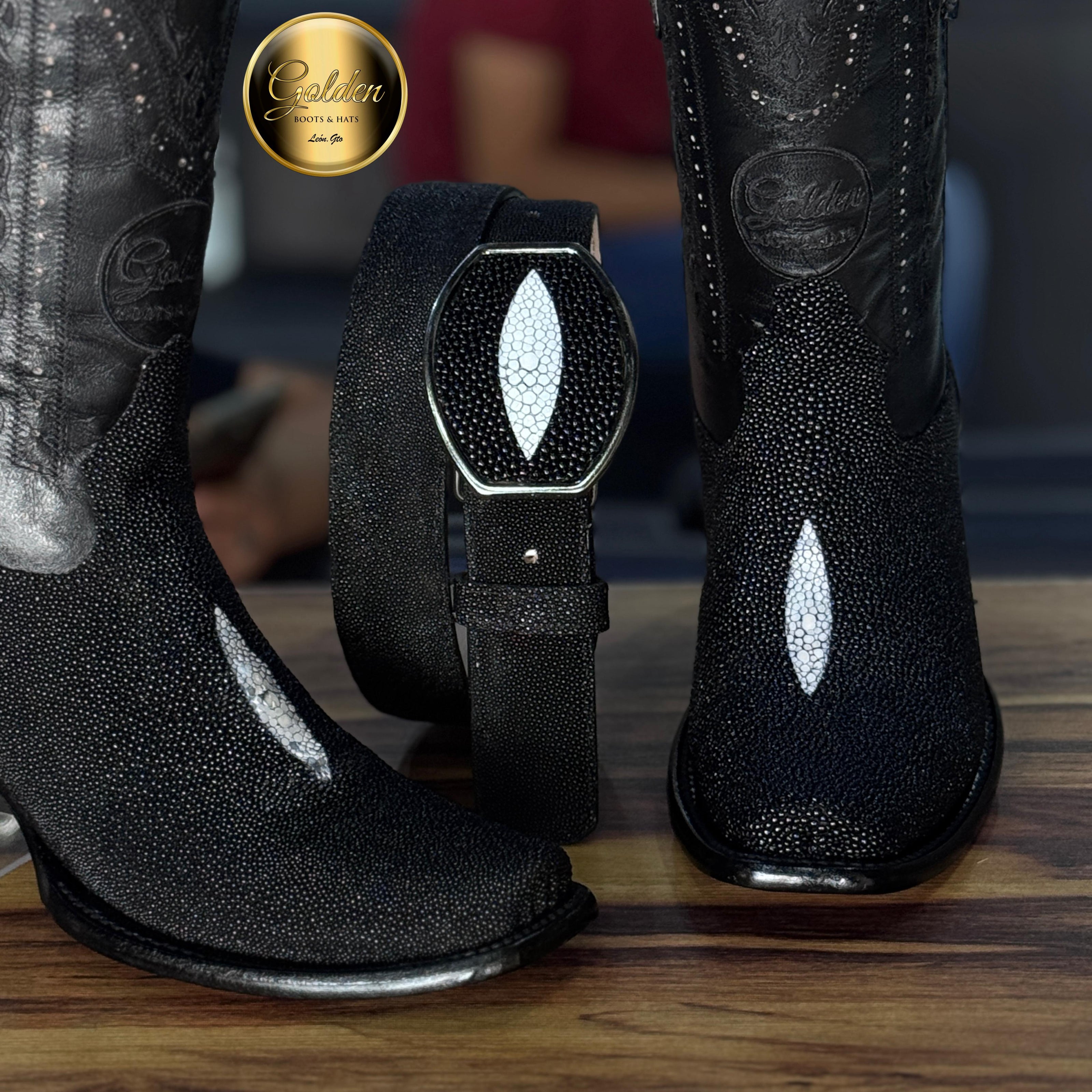 Bota Dubay Golden Mantarraya Macho Negro