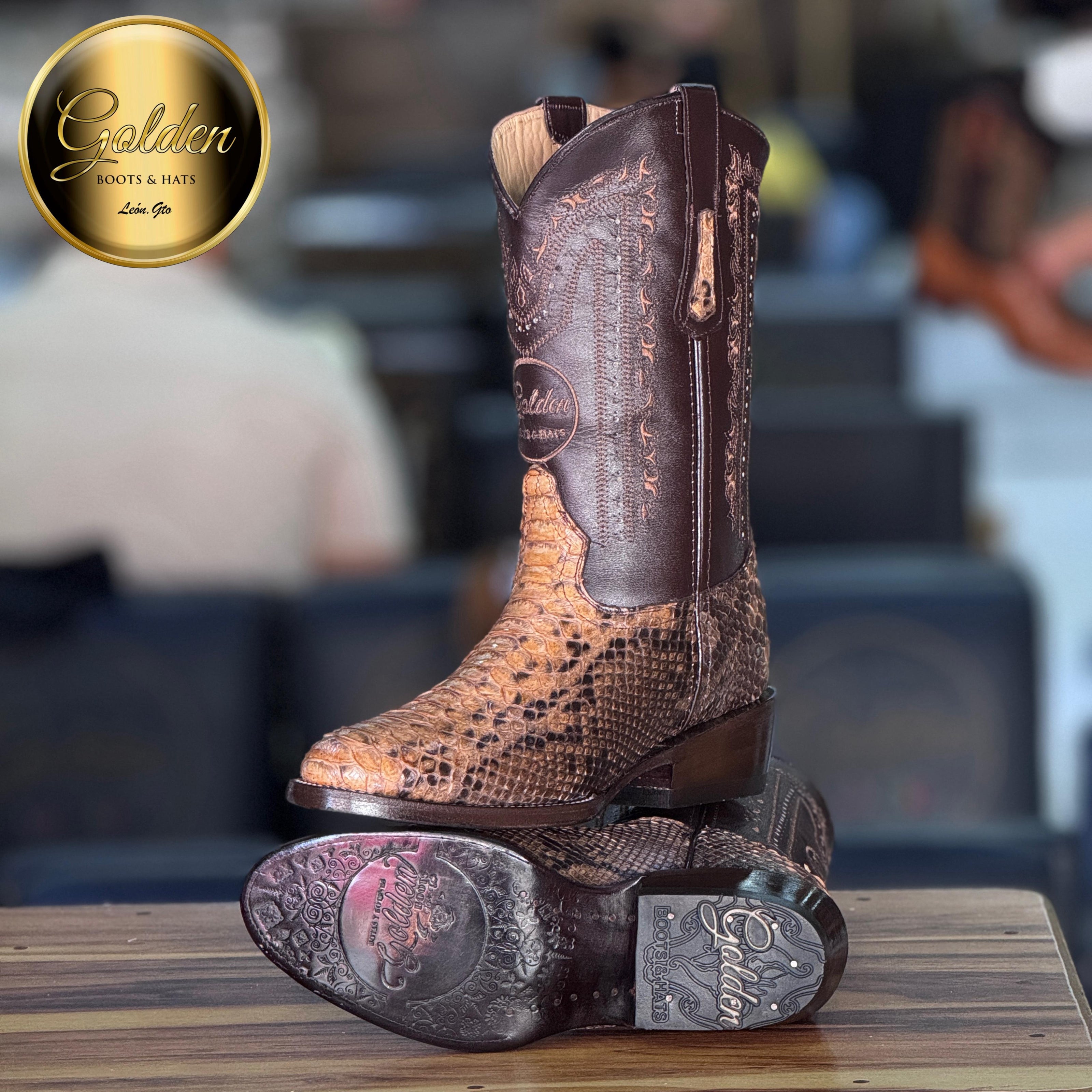 Bota Oval Golden Piton Taupe