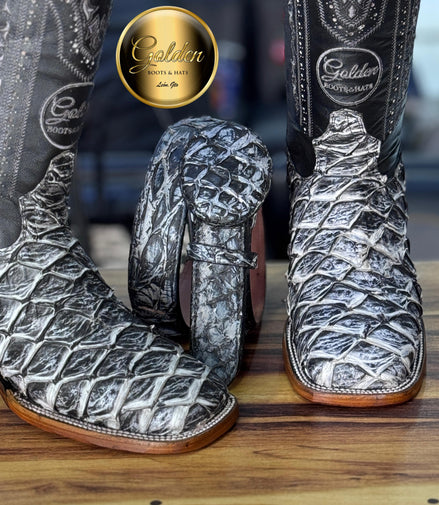 Bulldog Golden Pescado Periódico